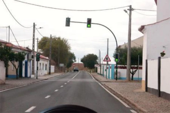 Nesta via de trânsito, posso circular à velocidade de: — pergunta R4Q0133 do exame de código IMT