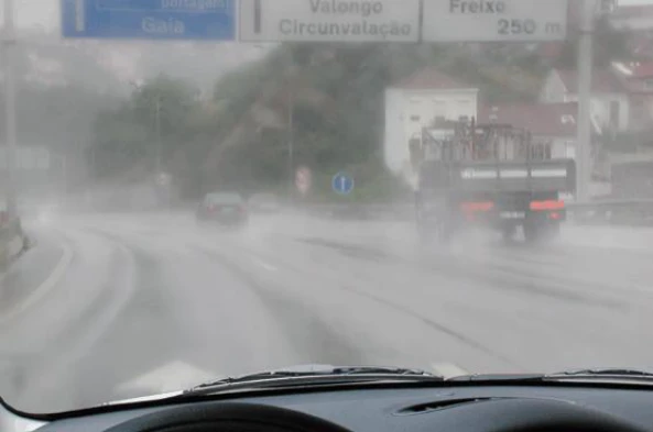 Quando o piso está escorregadio: — pergunta R4Q0215 do exame de código IMT