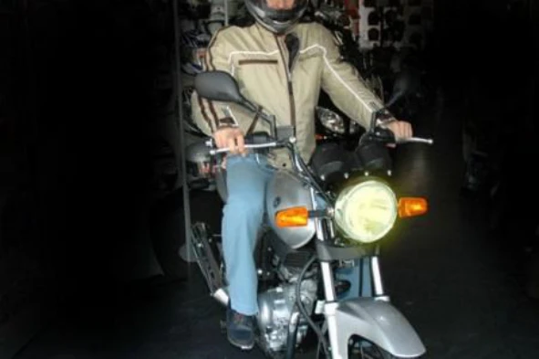 Durante a condução, a fragilidade dos motociclos de duas rodas está directamente relacionada com: — pergunta R4Q0222 do exame de código IMT