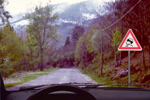 O sinal avisa-me que a minha velocidade deve ser especialmente adaptada: — pergunta R4Q0235 do exame de código IMT