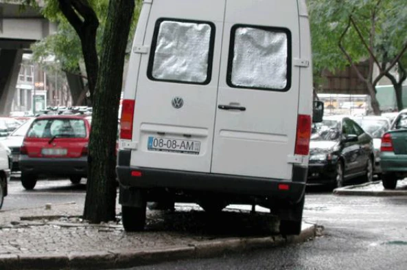 O estacionamento abusivo do veículo pode dar origem: — pergunta R4Q0308 do exame de código IMT