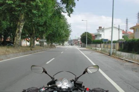 O indicador de temperatura, que se encontra no painel de instrumentos de um motociclo, indica: — pergunta R4Q0315 do exame de código IMT