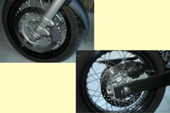 Regra geral, para um motociclista efectuar uma travagem correcta deve: — pergunta R4Q0379 do exame de código IMT
