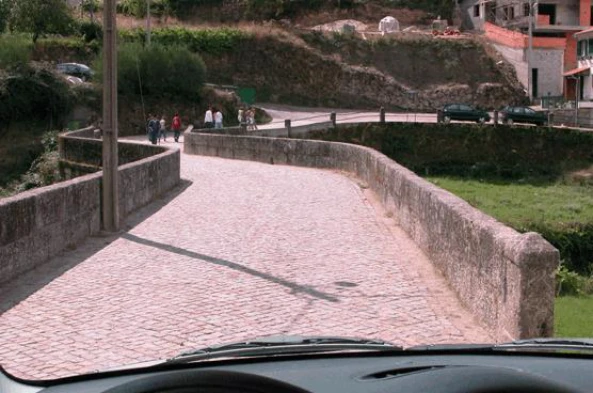 As características do pavimento: — pergunta R5Q0107 do exame de código IMT