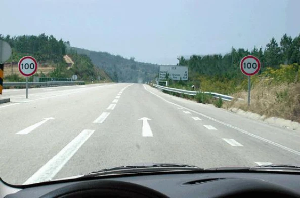 O limite de velocidade aplica-se: — pergunta R5Q0110 do exame de código IMT