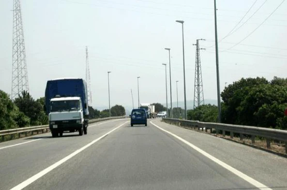 Esta faixa de rodagem tem: — pergunta R5Q0121 do exame de código IMT