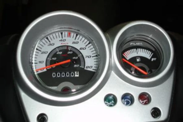 Regra geral, quando o nível de óleo dos travões de um motociclo seja muito baixo pode significar que: — pergunta R5Q0177 do exame de código IMT
