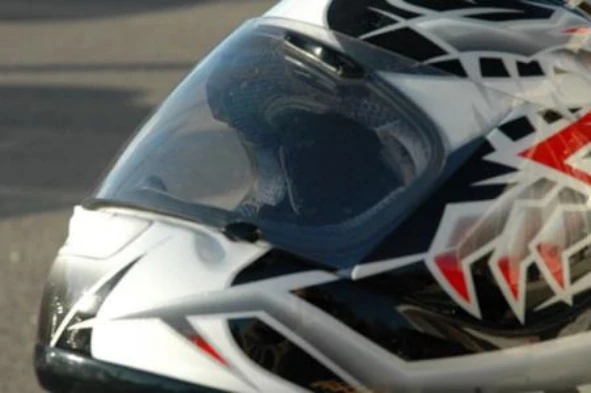 Quais as principais funções da calota ou casco exterior do capacete de protecção? — pergunta R5Q0180 do exame de código IMT
