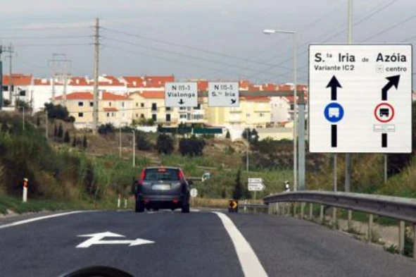 O sinal de proibição indica acesso interdito a: — pergunta R5Q0264 do exame de código IMT