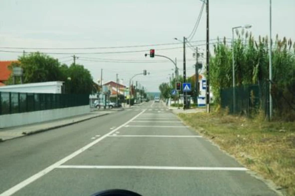 Quando a sinalização luminosa mudar para a cor verde, devo: — pergunta R5Q0313 do exame de código IMT