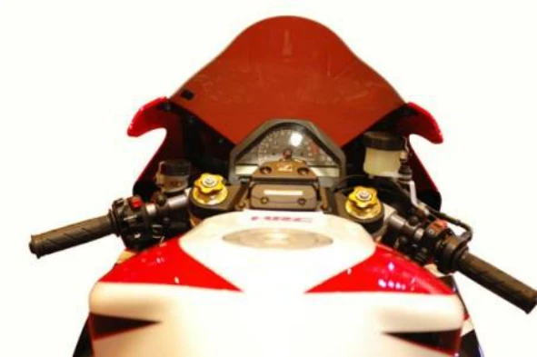 Ao conduzir um motociclo, qual o calçado a utilizar preferencialmente? — pergunta R5Q0335 do exame de código IMT
