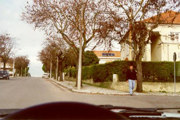 Se mudar de direcção para a direita, devo: — pergunta R5Q0336 do exame de código IMT