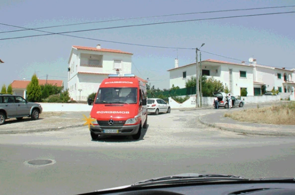 A ambulância deve: — pergunta R5Q0387 do exame de código IMT
