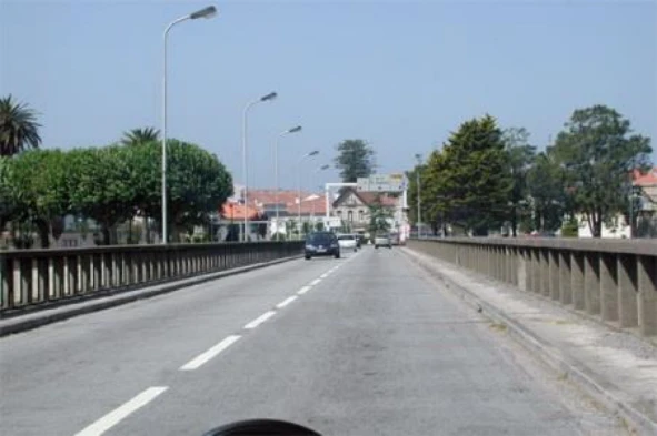 Ao circular nesta ponte estou proibido de: — pergunta R6Q0038 do exame de código IMT