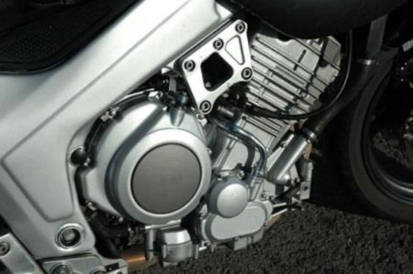 Conforme o ciclo de funcionamento e respectivos tempos, os motores que equipam os motociclos e ciclomotores podem ser: — pergunta R6Q0163 do exame de código IMT