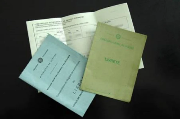 A comprovação da realização de inspecção periódica obrigatória a veículos, é efectuada através de: — pergunta R6Q0189 do exame de código IMT