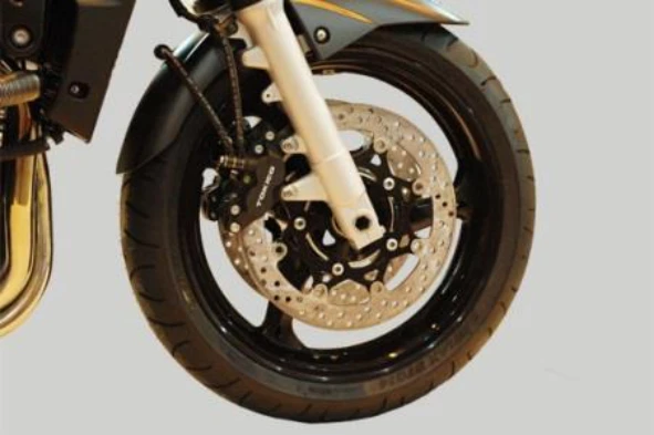 A pressão dos pneumáticos dos motociclos: — pergunta R6Q0197 do exame de código IMT