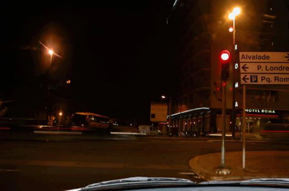 Quando existe maior dificuldade na recolha de informação, a velocidade: — pergunta R6Q0231 do exame de código IMT