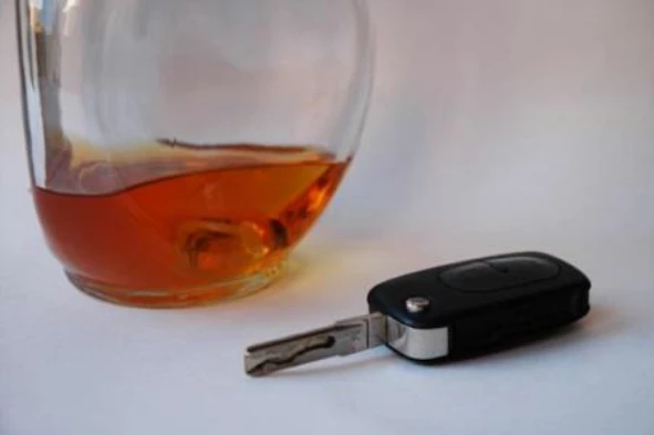 Que efeitos exerce o álcool no condutor? — pergunta R6Q0308 do exame de código IMT