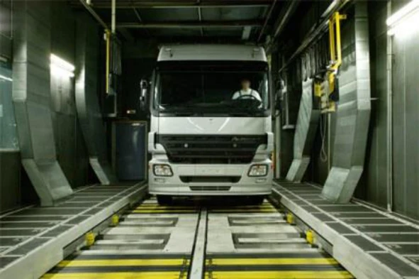 Ao automóvel que se apresente em inspecção periódica obrigatória impossibilitado de manter a pressão correcta do ar nos pneus: — pergunta R6Q0365 do exame de código IMT