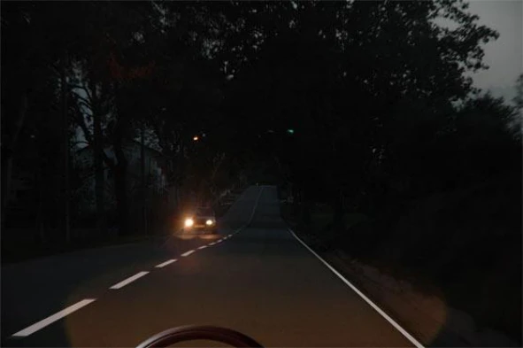 Ao circular à noite, devo saber que: — pergunta R6Q0386 do exame de código IMT