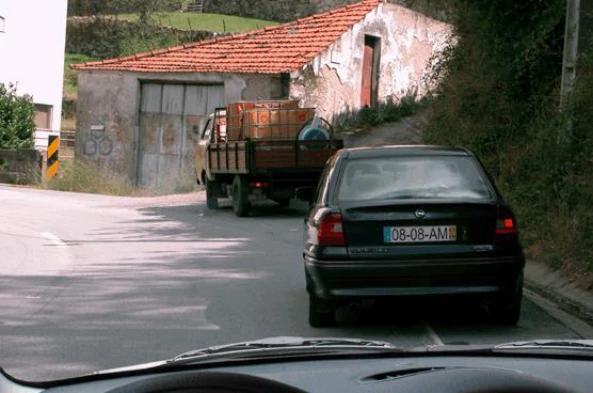 É proibido estacionar: — pergunta R7Q0038 do exame de código IMT