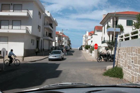 Nesta situação, quando deve avançar o motociclo? — pergunta R7Q0045 do exame de código IMT
