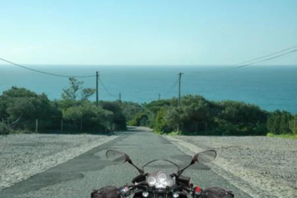 A cor da viseira do capacete de um motociclista deve ser: — pergunta R7Q0059 do exame de código IMT