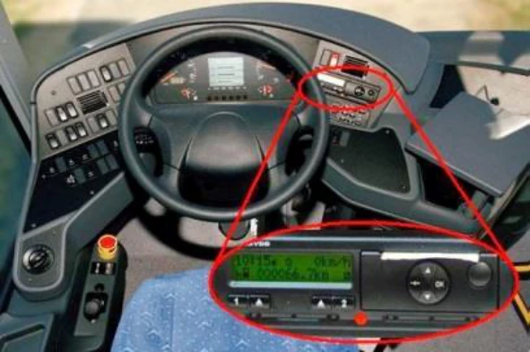 Durante a condução num veículo equipado com tacógrafo analógico, o condutor deve: — pergunta R7Q0283 do exame de código IMT