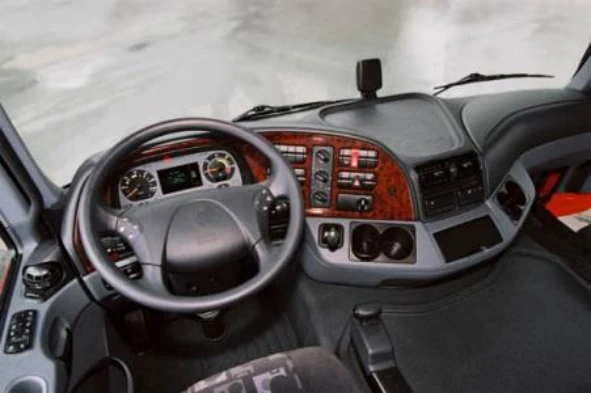 O manómetro existente no painel de instrumentos de um automóvel, serve para informar o condutor acerca da: — pergunta R7Q0287 do exame de código IMT