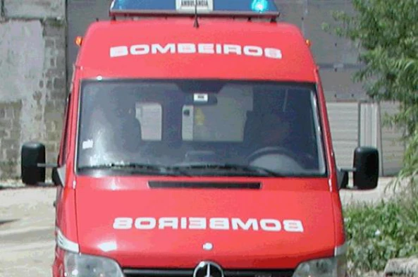 Os veículos, quando transitam em missão urgente de socorro, podem: — pergunta R8Q0158 do exame de código IMT
