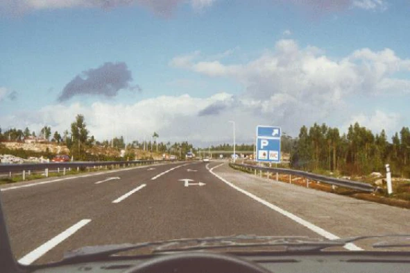 Os ciclomotores podem transitar em auto-estrada? — pergunta R8Q0165 do exame de código IMT