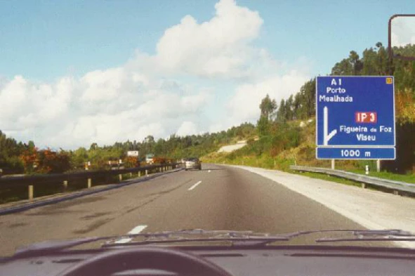Aumentando a velocidade, a distância de paragem: — pergunta R8Q0195 do exame de código IMT