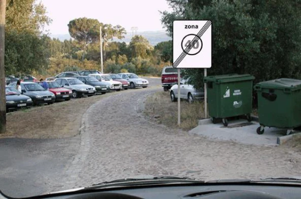 Transito dentro duma localidade. Após o sinal, a velocidade máxima: — pergunta R8Q0201 do exame de código IMT