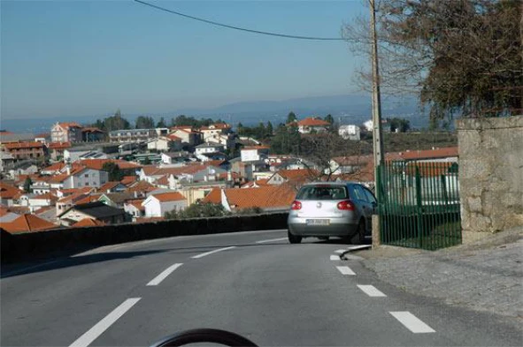 Posso inverter o sentido de marcha neste local? — pergunta R8Q0216 do exame de código IMT