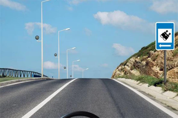 Posso efectuar a manobra de marcha atrás neste local? — pergunta R8Q0218 do exame de código IMT