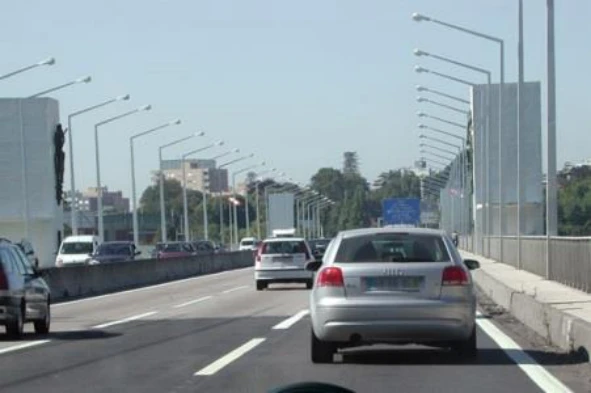Posso parar o meu veículo nesta ponte? — pergunta R8Q0239 do exame de código IMT