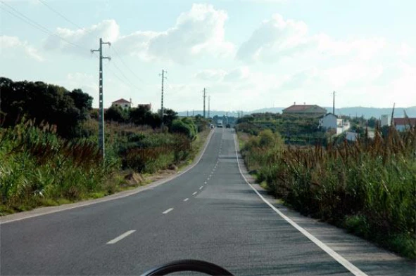 Nas vias fora das localidades, os automóveis ligeiros podem atingir a velocidade de 90 km/h? — pergunta R8Q0286 do exame de código IMT