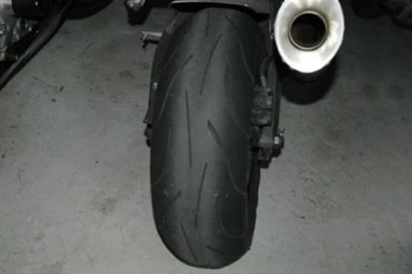Nos motociclos é proibido substituir a panela de escape? — pergunta R8Q0306 do exame de código IMT