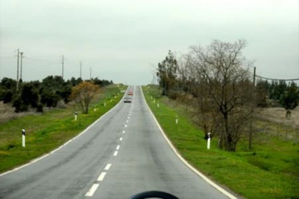 Posso realizar a manobra de marcha atrás no local em que me encontro? — pergunta R8Q0311 do exame de código IMT
