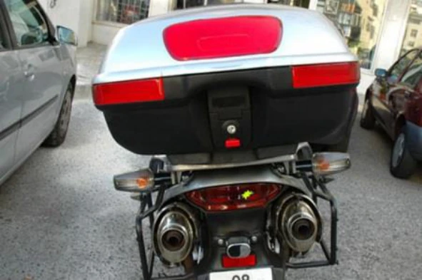 Quando é preciso transportar mais peso num motociclo, a necessidade de regulação da pré-carga da mola é a mesma tanto na roda dianteira como na traseira? — pergunta R8Q0339 do exame de código IMT