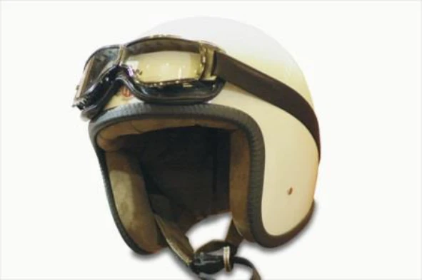 A utilização de óculos de protecção é importante na condução de um motociclo? — pergunta R8Q0383 do exame de código IMT