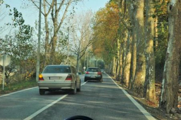 O condutor do veículo que circula à minha frente pode realizar a manobra de ultrapassagem? — pergunta R9Q0103 do exame de código IMT