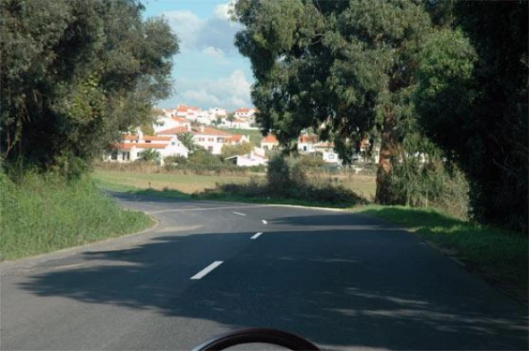 No local em que me encontro em que a visibilidade é reduzida, posso realizar a manobra de inversão do sentido de marcha? — pergunta R9Q0150 do exame de código IMT