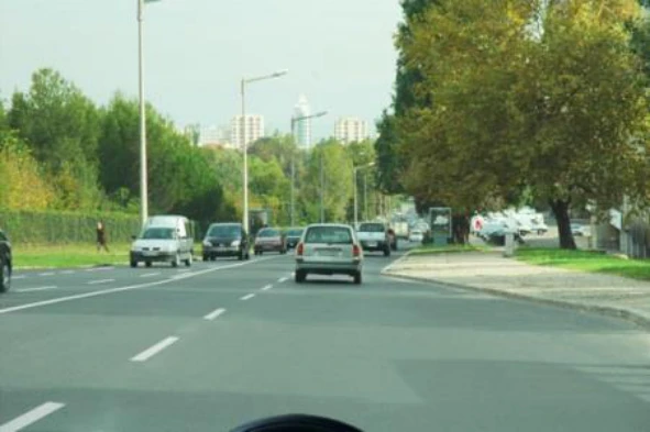 Conduzindo um quadriciclo, dentro de uma localidade, posso transitar a mais de 40 km/h? — pergunta R9Q0250 do exame de código IMT