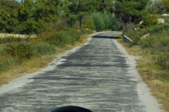 Estou obrigado a moderar a velocidade em todas as vias em mau estado de conservação? — pergunta R9Q0254 do exame de código IMT