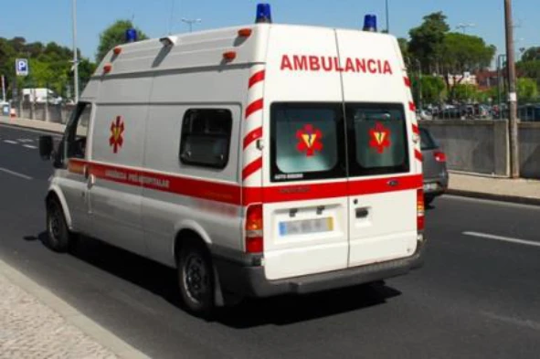 Ao prestar auxílio em caso de acidente e se houver suspeita de fractura nas costas da vítima devo evitar movê-la para outro local. Concorda com a afirmação? — pergunta R9Q0262 do exame de código IMT