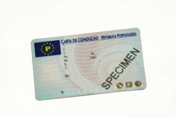 Quem for titular de carta de condução da categoria B está autorizado a conduzir tractocarros e máquinas industriais ligeiras? — pergunta R9Q0270 do exame de código IMT
