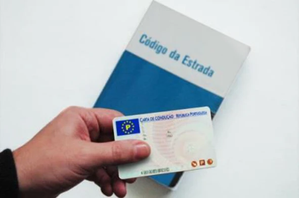 A sanção acessória de inibição de conduzir pode ser substituída por apreensão do veículo? — pergunta R9Q0277 do exame de código IMT