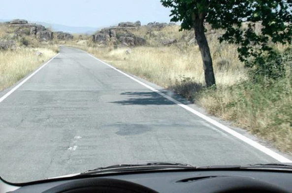 Posso estacionar à noite nesta via de trânsito? — pergunta R9Q0286 do exame de código IMT